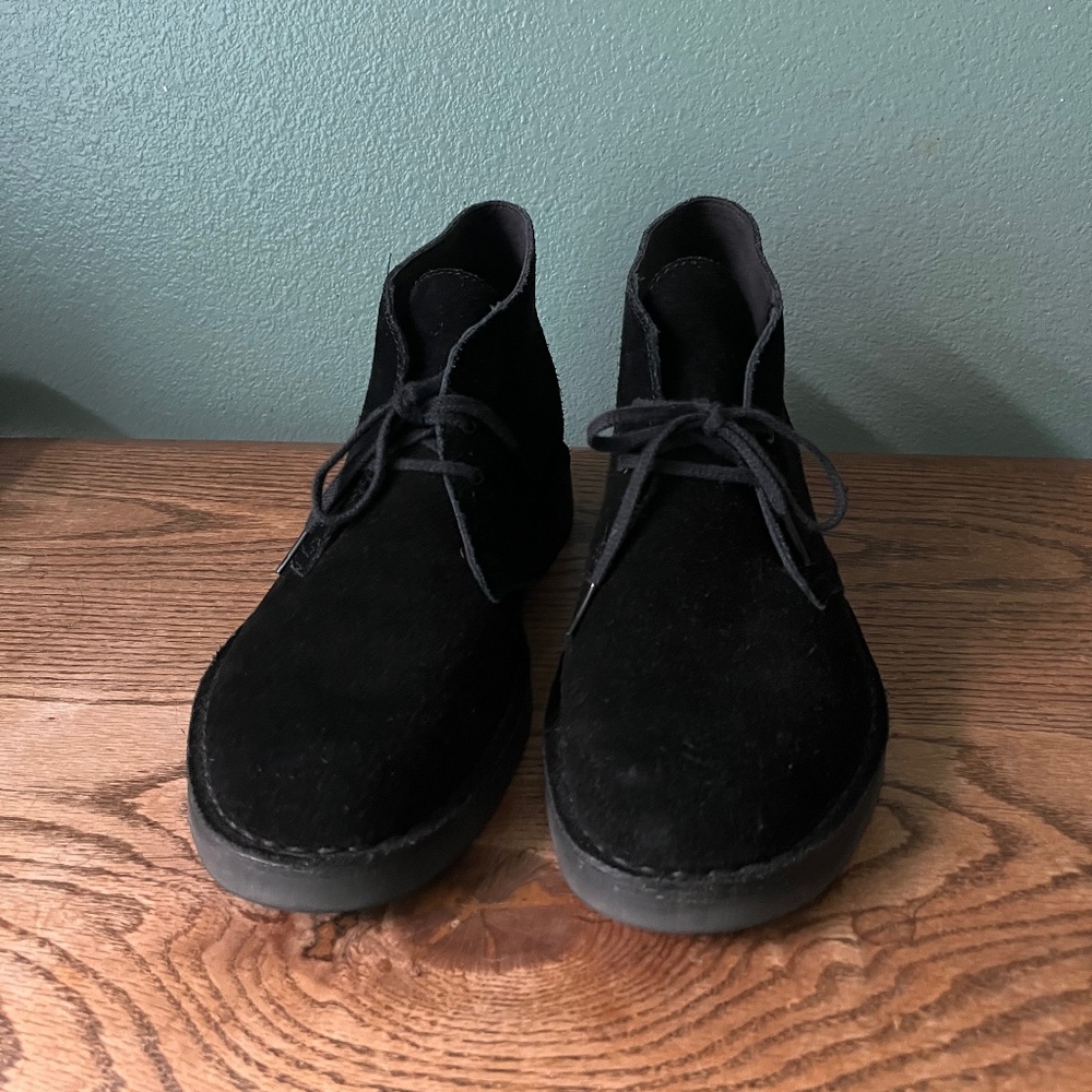 Clarks Premium Soft Black Suede Desert Boots  Crepe Soles  Mens Size 10.5 Medium